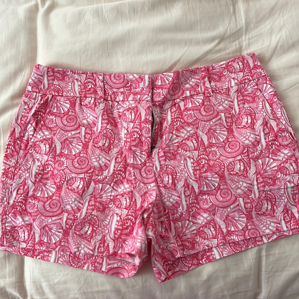 Pink vineyard vines shorts size 8